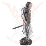 Keresztes lovag karddal és pajzzsal