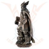 Thor,  mennydörgés istene kalapáccsal