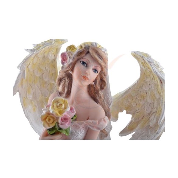 Fehér angyal szobor virágokkal