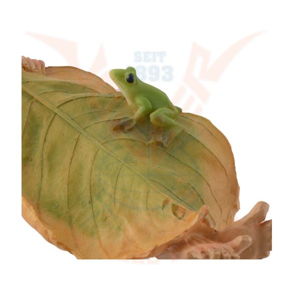 Pixie falevéllel takarózik