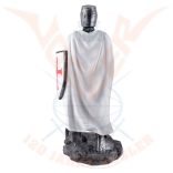 Templomos lovag pajzzsal és karddal