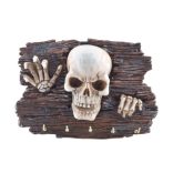 Koponyás fali kulcstartó