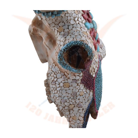 Bika koponya színes kövekkel díszitve