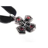 Viktoriánus kereszt medál Swarovski kristállyal