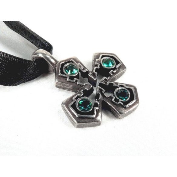 Viktoriánus kereszt medál Swarovski kristállyal