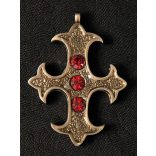 Gót kereszt medál Swarovski kristállyal