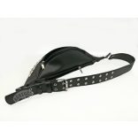 Piramisszegecses hasi-tasi