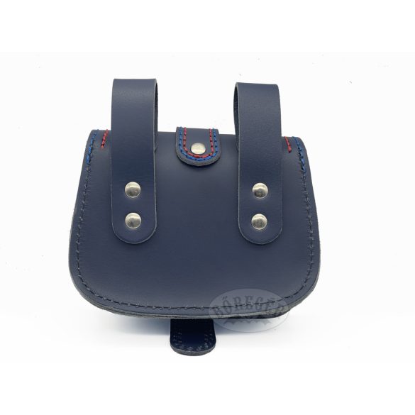 Kék színű tarsoly alakú bőr övtáska, szélein dupla díszvarrással