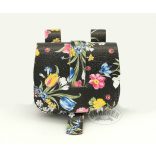 Virágmintás tarsoly alakú övtáska