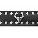 Fekete szegecses marhabőr öv – bikafejes fém díszekkel
