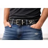 Fekete szegecses marhabőr öv – bikafejes fém díszekkel