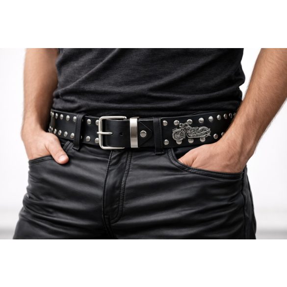 Fekete szegecses marhabőr öv – veterán motor fém díszekkel
