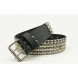 4 soros piramisszegecses bőr öv