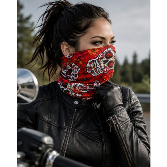 Cukorkoponya mintás motoros csősál női motoroson viselés közben