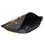 Maszkos koponyás neszeszer