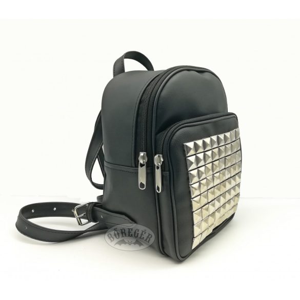 Piramisszegecses hátitáska