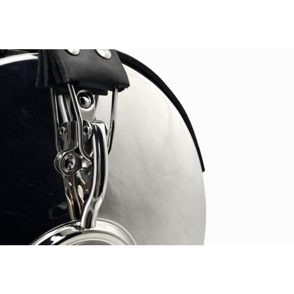 Fekete bőr hátsó hengertáska motorra – krómozott oldalakkal, sas fej dísszel (40×26 cm)