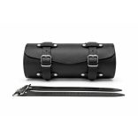 Fekete  marhabőr motoros villatáska kézműves kivitelben fehér háttéren