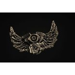 V-Blokk szárnyakkal jelvény