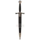 Dísztőr hüvelyben