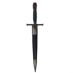 Dísztőr hüvelyben