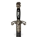 Dísztőr lovag sisakkala a markolatán